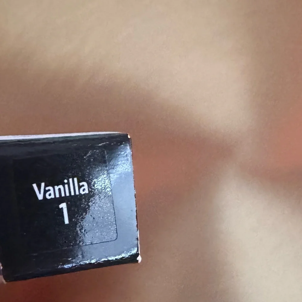 Bobbi Brown Long Wear Cream Shadow - Vanilla 1